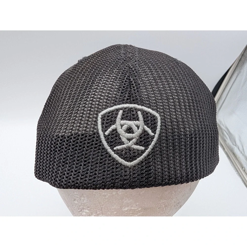 Ariat Mens Gray Heather Black Mesh Flexfit Trucker Hat S-M Logo Patch Cap